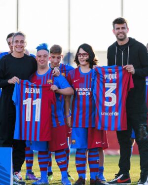 Gerard Piqué Instagram - Molt orgullós de ser ambaixador de l’equip Fundació Barça i dels valors que transmet! 

Molta sort en aquesta nova aventura @fcbgenuine 💪🏻⚽️