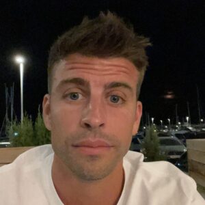 Gerard Piqué Instagram - To the moon.