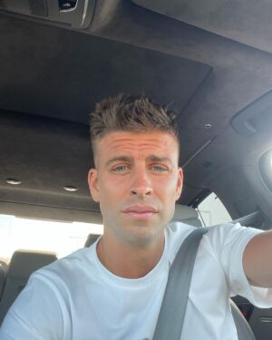 Gerard Piqué Instagram - I’m coming.
