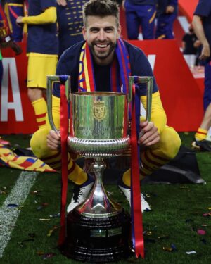 Gerard Piqué Instagram - CAMPIONS 🏆 
@fcbarcelona 🔵🔴 

#ForçaBarça #copadelrey