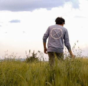 Gerardo Ravelo Instagram - azul y verde 🌾