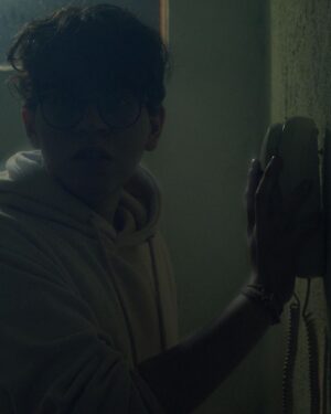 Gerardo Ravelo Instagram - The Black Phone 📞 🪦
Film Stills de mi último video + antes y después de la edición