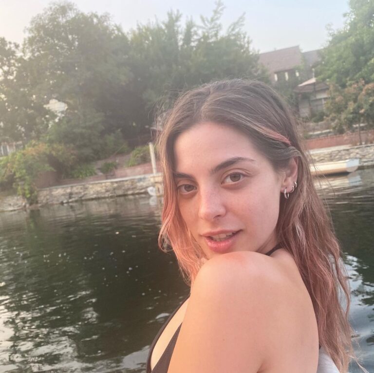 Gia Mantegna Instagram - we listened to yo ho a pirates life for me while on boats and made sushi and the world was good again for the day 🏴‍☠️