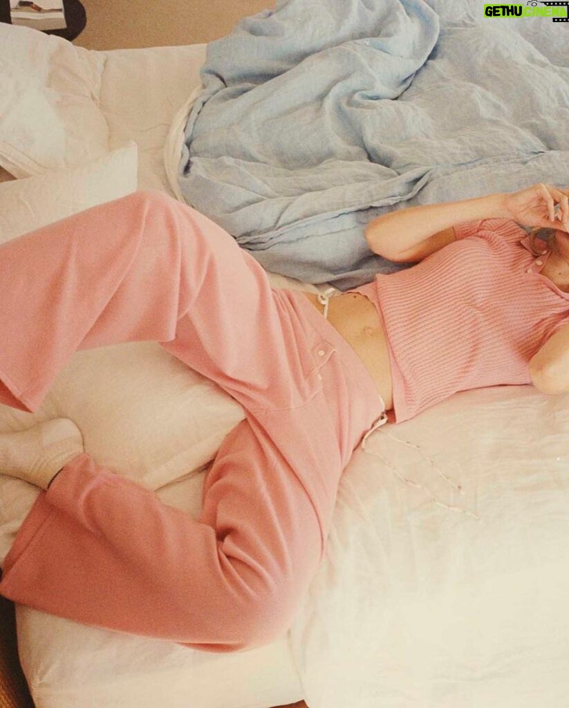 Gigi Hadid Instagram - @guestinresidence SS23 CORE COLLECTION - your favorite cozy basics in lighter weights and new colors for Spring, like ‘blush’ ^ 🪷 GuestInResidence.com xx 2.20.23 by @quentindebriey