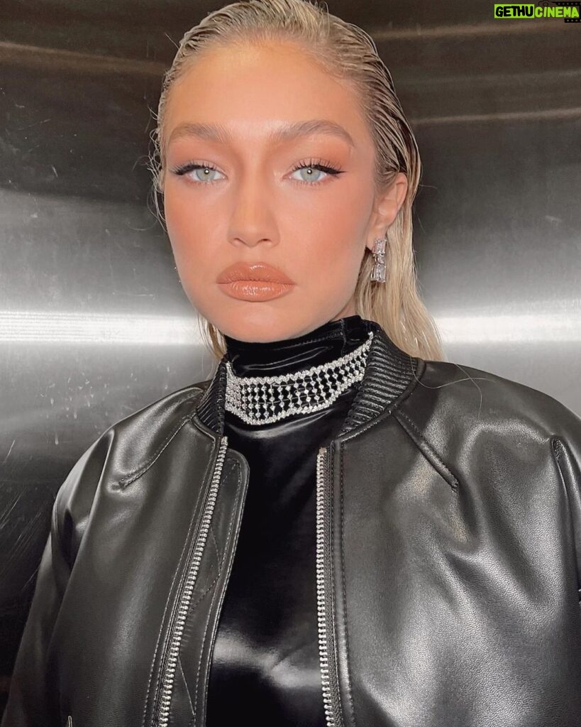 Gigi Hadid Instagram - @Maybelline Falsies Surreal Mascara is the new fave in the makeup chair ! 🖤
