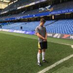 Giles Matthey Instagram - It was 21 years ago that I laid your ashes in this exact spot on the @chelseafc pitch. I am so thankful I got the chance to speak with you today, I scored a goal at the shed end for you dad, I could feel you with me and know you were watching me play. I won’t get the chance to come and say hello again most likely but I’m so happy I did. I miss you every day and love you very much. Sorry for getting teary eyed, it’s been so long and I remember standing just like this as a school boy all those years ago. What a special day for me and thank you to @samthemiddleman for inviting me to play on the hallowed turf and allowing me to say hello to my dad. I won’t forget today. #speciallifemoment