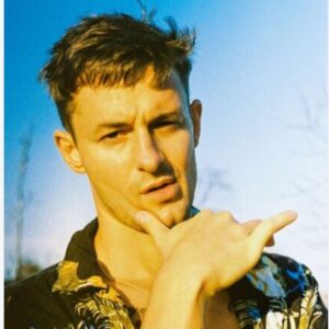 Giles Matthey Instagram - “You talking trash about my Hawaiian brah?!” Did this shoot with @ysaperez Who was a rock star. Thanks for these gems and your time ! What do you guys think? Hawaiian shirts can be triumph or disaster......