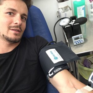 Giles Matthey Instagram - Give blood yo!!! @givebloodnhs !!!!💪🏼💉