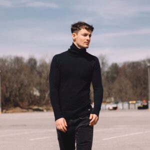 Giles Matthey Instagram - @george_elder @onceabcofficial "looking for answers in a parking lot dressed as a Swiss assassin" have a good fraaadddaaaaay 🖤#gideon #abc