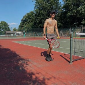 Giles Matthey Instagram - Look like you know what you are doing #summerslams #tennistime