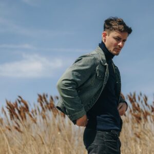 Giles Matthey Instagram - Standing in a field thinking about pre lockdown . Take me back . 🌾🌾🌾🌾🌾