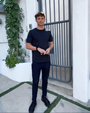 Giles Matthey Instagram - Take me back to LA! Miss it I do. But on a positive note my movie ‘1BR’ came out and you can watch in the US on Prime Video, Apple TV, Google Play & a few others in the US. It will be out in the UK 6.6.20 spooooookay. 😱 #1br #1brfilm @darkskyfilms