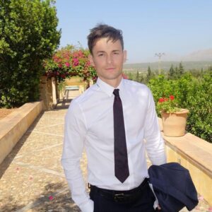 Giles Matthey Instagram - Hi I’m Giles, I’m here to help.