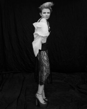 Ginnifer Goodwin Instagram - For @sbjctjournal
📷 @christianhogstedt
👠 @erinwalshstyle
✂️ @sascha_breuer
💄 @kateydenno
🎭 @pivotingfox