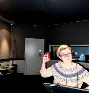 Ginnifer Goodwin Instagram - #bts ADR for @pivotingfox + #tbt #whywomenkill @paramountplus + #monalisasmile