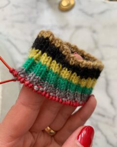 Ginnifer Goodwin Instagram - 🧶 #tbt #monalisasmile + great-grandmother’s wool + etc. + etc. CC: @juliaroberts