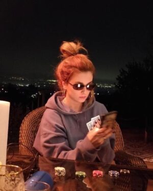 Giorgia Whigham Instagram - Looking up how to play poker