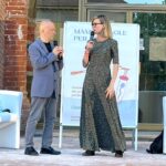 Giorgia Wurth Instagram - Ogni volta che posso porto i bambini nella natura. Ho scoperto, grazie al @gruppodiletturacarmagnola, un angolo di paradiso nel cuore del Roero, in Piemonte. Li ci sono tanti giovani, molte ragazze, che, invece di andarsene, portano avanti con fatica e tanto amore le tradizioni del territorio. Come Lorena, apicoltrice e coltivatrice (@reradminot) , e Giorgia, che gestisce una cascina meravigliosa, la @cascina_cortassa Andateci, e sarete un po' più felici. Ps: ma vogliamo parlare della genialità delle api?