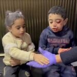 Giorgia Wurth Instagram - E sempre a proposito di eroi... Guardate con quanto amore questo giovane medico (310 ad oggi sono stati martirizzati) cerca di consolare i bimbi terrorizzati dopo l'ennesimo bombardamento di Israele Casa Bianca e Commissione Europea. Vi piace vincere facile vero @europeancommission @giorgiameloni @antoniotajani @quirinale @joebiden @ursulavonderleyen SHAME ON YOU Il sorriso di questi bambini sarà la vostra sconfitta più grande. #freepalestine #stopgenocide