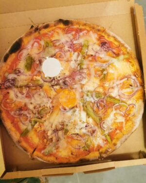 Giorgia Würth Instagram - Attese in body, nei e pizza alle cipolle

#camerini
