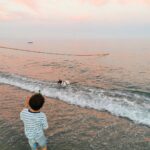 Giorgia Wurth Instagram - Quella parentesi di estate In cui la spiaggia rimane sola E gli ombrelloni si chiudono sui lettini Come pensieri sul collo #edèsubitosera
