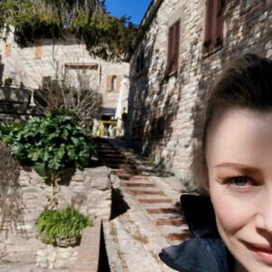 Giorgia Würth Instagram - Spello alle mie spalle

E poi su su, fino a #Collepino.

Per pensare meno
Per pensare meglio

Per affidarsi agli ulivi

Che paradiso che è l'Umbria

#sentierodellacquedotto
#festivaldispello
#spello
#umbria
#ioluiealtrieffetticollaterali
#graziemerda è