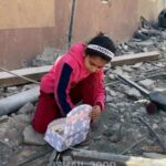 Giorgia Wurth Instagram - Bimbi palestinesi che cercano di recuperare i loro giochi tra le macerie delle loro case distrutte E, nonostante tutto, sorridono.. #gaza