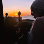 Giovanna Ewbank Instagram - Que semana mais linda, importante e potente foi essa que meus filhos vivenciaram em Salvador. Obrigada @pedrotourinho por proporcionar tantos momentos de identificação, orgulho, amor e felicidade aos meus filhos! Novembro Negro chegou com força total na cidade de Salvador e tá sendo potente demais. E aqui tem um apanhado de momentos que inundam meu coração de alegria mesmo estando longe! Foi difícil trazer meus filhos de volta pro Rio viu? rsrs pq a vontade deles era de ficar mais e mais!!! 🫶🏿 #novembronegro #salvador