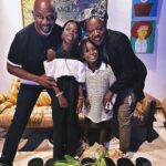 Giovanna Ewbank Instagram - Que semana mais linda, importante e potente foi essa que meus filhos vivenciaram em Salvador. Obrigada @pedrotourinho por proporcionar tantos momentos de identificação, orgulho, amor e felicidade aos meus filhos! Novembro Negro chegou com força total na cidade de Salvador e tá sendo potente demais. E aqui tem um apanhado de momentos que inundam meu coração de alegria mesmo estando longe! Foi difícil trazer meus filhos de volta pro Rio viu? rsrs pq a vontade deles era de ficar mais e mais!!! 🫶🏿 #novembronegro #salvador