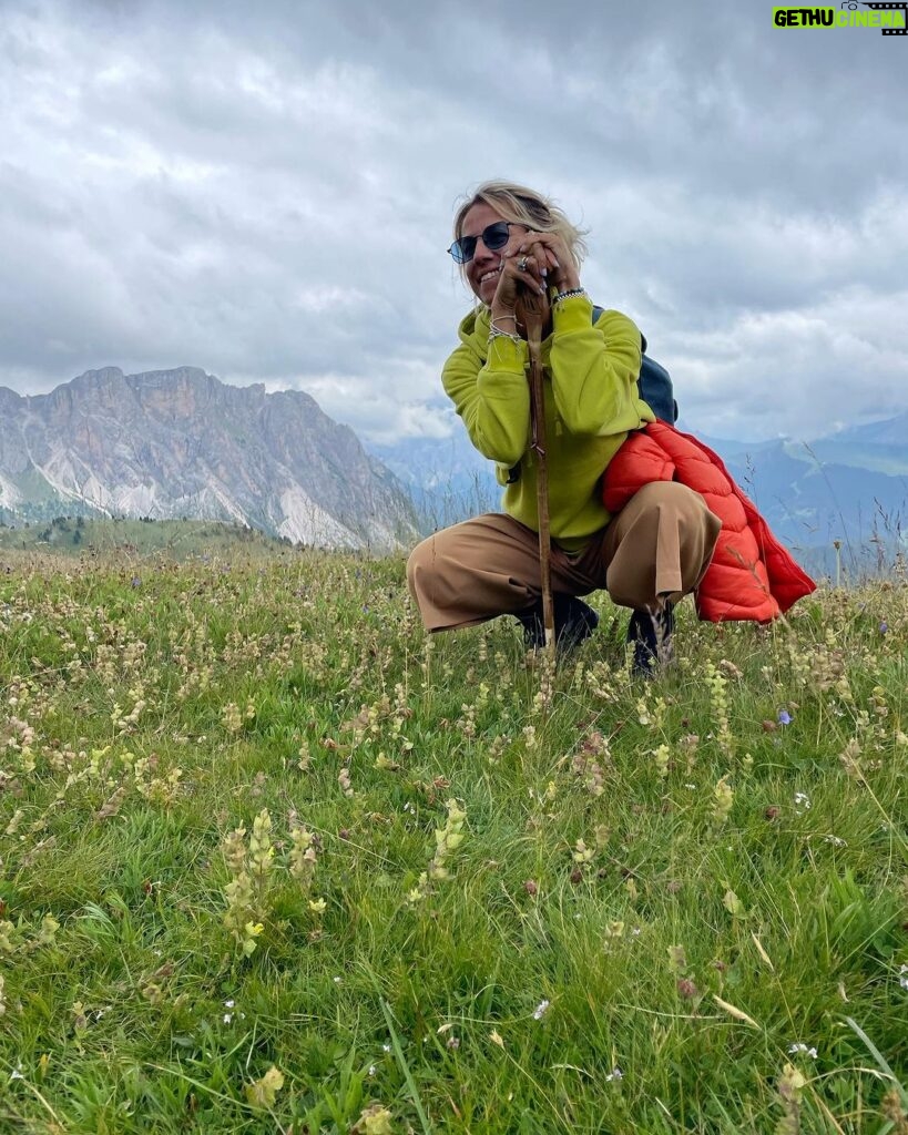 Giulia Mizzoni Instagram - 𝕄𝕠𝕦𝕟𝕥𝕒𝕚𝕟 𝕝𝕠𝕧𝕖𝕣𝕤 ⛰🌤💚 #montagna #mountains #love #family #holiday #ortisei #valgardena #dolomiti #mountainlife #mountainlovers Ortisei, Italy