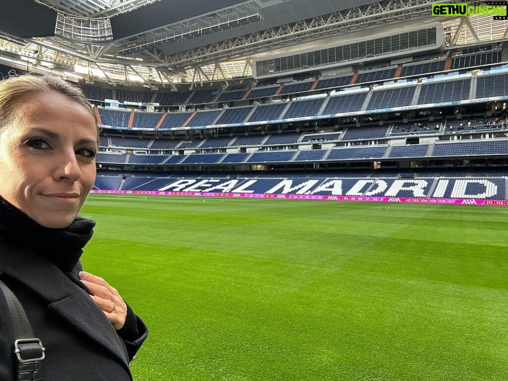 Giulia Mizzoni Instagram - Madrid📍MD -1 🏆⚽🤩 29/11, 19.30 @primevideosportit 🔖 #realnapoli #championsleague #waiting #backstage #bernabeu #football #journalism #job #lovemyjob Estadio Santiago Bernabéu