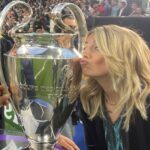 Giulia Mizzoni Instagram - I baci, quelli belli… 😙🏆 #memories #kiss #kisses #championsleague #copa #realmancity #semifinal #lovemyjob Madrid Santiago Bernabeu