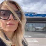 Giulia Mizzoni Instagram - Salisburgo - MD 4 Fredda, accogliente, visitabile in 2 ore. Basteranno per pranzare con una Wiener Schnitzel e far merenda all’Hotel Sacher. Per digerire passeggiatina per le strade piene di negozi tipici e di souvenir. Menzione speciale per l’Inter che torna con la qualificazione agli ottavi di #championsleague già alla quarta giornata (non accadeva dal 2004), per Lautaro che riposa per buona parte del match e poi lo decide su rigore (14esimo gol in 15 partite). Per Thuram che si conferma tanta roba e Bisseck che si svela su un palcoscenico come la Champions. E ovviamente per Simone Inzaghi, che senza 4 titolarissimi, accetta il rischio di soffrire e testa il livello di un’Inter che sta imparando a vincere anche di “corto muso”. Il processo di maturazione passa anche da vittorie così. Ci vediamo il 29 novembre a Madrid per Real-Napoli! 🏆⚽️❤️ #salisburgointer #champions #solosuprime #football #job #lovemyjob #salzburg #österreich #travelblogger Salzburg, Austria