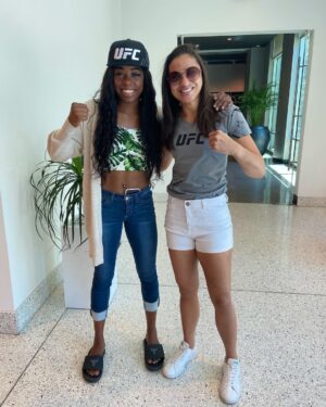 Gloria de Paula Instagram - Foi uma honra compartilhar o octógono com uma pessoa tão alto astral assim. Obrigada pela grande luta que fizemos. 🇧🇷
Sem histórias tristes!

It was a pleasure to share the octagon with you. Thanks for the great fight, we put on a show! On to the next 🙌 #UFCAustin
