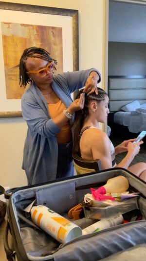 Gloria de Paula Instagram - Hair done ✅ Ready to go #UFCAustin