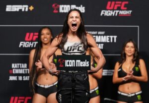 Gloria de Paula Instagram - Weight ins ✔️

Austin, see you tomorrow at @moodycenteratx 😍 #UFCAustin