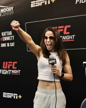 Gloria de Paula Instagram - Media day 🎥 #UFCAustin