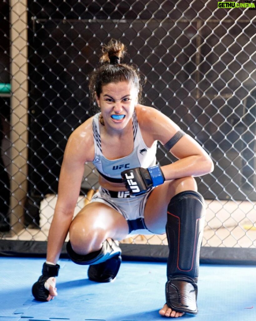 Gloria de Paula Instagram - PLAY! 5 WEEKS 🎯 #UFCAustin Fabiana Belai Academia