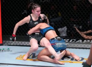 Gloria de Paula Instagram - Não vejo a hora de entrar em ação e fazer o que amo. 😍 #tbt 

Can't wait to get in the octagon and do what I love again. See you in Austin, TX. 😍 #UFCAustin