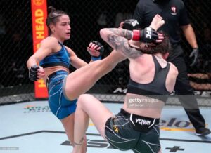 Gloria de Paula Instagram - Não vejo a hora de entrar em ação e fazer o que amo. 😍 #tbt 

Can't wait to get in the octagon and do what I love again. See you in Austin, TX. 😍 #UFCAustin