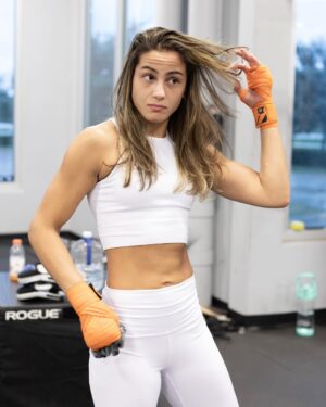 Gloria de Paula Instagram - Sexta feira é diferente né 🥰😍