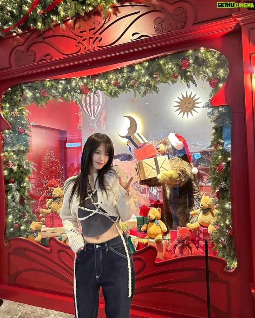 Go Eun-young Instagram - #근황 #사진 #폭탄 #얍 ! ☺️ . 뭔가 정신없이 우다다다 하루씩 보내는 중! . #크리스마스 . #모델 #여자모델 #연기 #셀피 #selfie #일상