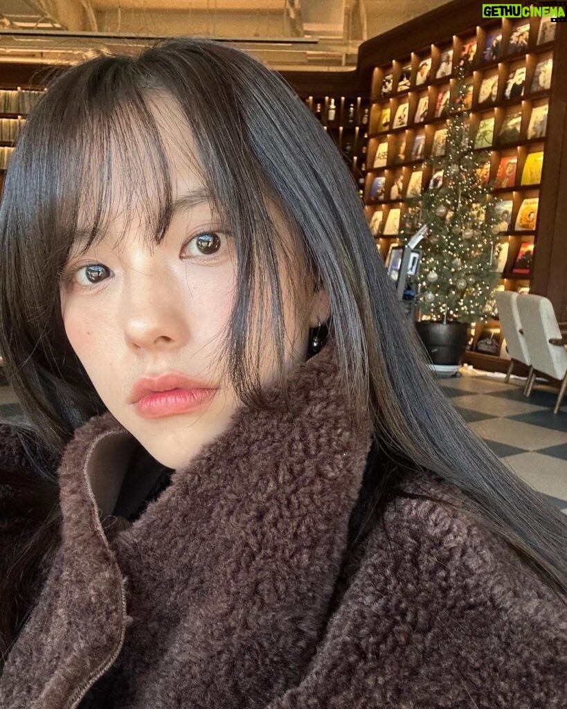Go Eun-young Instagram - #selfie #dump #photodump 오늘 뭔가 #주말 같아용 #금요일 아닌거 같지 웨! . #아이폰 화질 언제까지 좋아질거니…? . . #겨울 #코트 #모델 #여자모델 #셀피 #ootd