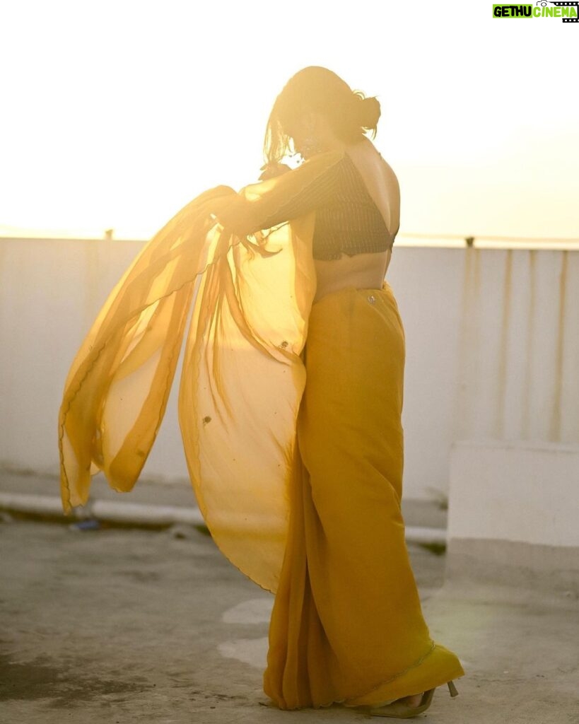 Gopika Ramesh Instagram - 💛 . Saree: @veenavijiclothing 📸: @_shutter__bug