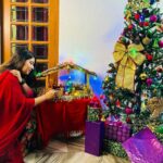 Grace Antony Instagram - Merry Christmas.🎄✨🎅🏻🎁🍷🍰 . . . . 📸 @saleena.hig . . #happychristmas #merrychristmas #christmas #graceantony #hollynight