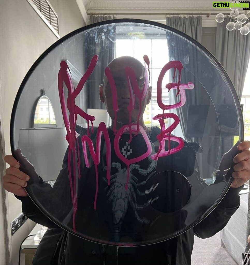 Grant Morrison Instagram - Have riot will travel! Pic by @gerardway #kingmob #mcr #glasgow #captaincaledonia
