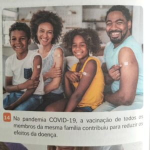 Gustavo Santos Instagram - MATÉRIA DO 9⁰ ANO!

INCRÍVEL, A FALTA DE VERGONHA NA CARA, O DESCARAMENTO DA MENTIRA E A DOUTRINAÇÃO NAS NOSSAS ESCOLAS.

PERGUNTO-ME, SE ESTA FOTO NÃO FOSSE MERAMENTE ILUSTRATIVA, COMO ESTARIA ESTA FAMÍLIA AGORA?

ALGUM DOS FILHOS JÁ TERIA TIDO UMA MIOCARDITE?

A MÃE JÁ TERIA TIDO ALGUM ABORTO?

E O PAI, SERÁ QUE JÁ TINHA DESCOBERTO ALGUM TUMOR SEM ESTAR À ESPERA?

A EXPERIMENTAÇÃO-19 EM HUMANOS, TEVE RESULTADOS CATASTRÓFICOS.

RESULTADOS ESSES, CAMUFLADOS POR EXPRESSÕES COMO: "IMUNIDADE", "TODOS POR TODOS", "OS MAIS NOVOS TÊM DE SALVAR OS MAIS VELHOS", "DOCINHOS PARA TODOS", "REDUÇÃO DOS EFEITOS DA DOENÇA", ETC...

TANGAS QUE FORAM ENCOBRINDO A MENTIRA E DESVIANDO O OLHAR DO POVO PARA O QUE, REALMENTE, ESTAVA A ACONTECER E QUE DESCREVI ACIMA, FICANDO APENAS POR SOMAR A ISSO, OS NÚMEROS NUNCA ANTES VISTOS DE MORTALIDADE NESTE PAÍS, DESDE O INÍCIO DAS INOCULAÇÕES EXPERIMENTAIS/FATAIS.

ERA IMPORTANTE TER AS VOSSAS PARTILHAS RESUMIDAS AQUI.

RELATOS DE QUEM VIVEU ISTO NA PELE OU DE QUEM CONHEÇA ALGUÉM QUE PASSOU POR ESTA TRAGÉDIA.

A VERDADE NÃO PODE PERMANECER ESCONDIDA, POIS A MENTIRA, COMO SE COMPROVA NESTA MATÉRIA, ESTÁ ESPALHADA POR TODO O LADO E OS NOSSOS FILHOS, SEM SABEREM, ESTÃO A ALIMENTAR-SE DELA.

ABRAÇO FORTE.