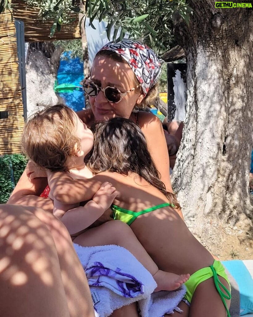 Hülya Gülşen Irmak Instagram - Kamp dump🌞🫶🦋Binlerce anı biriktirdim sevdiceklerimle🙏❤ Assos Hekimoğlu Doğal Tatil Kampı