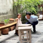 Han Ji-hye Instagram - 신발에 모레 들어갔다고 혼자 빼려다 더 묻히는 슬이 ㅋ 외하삐와, 아빠랑 커플룩, 새장화, 썬글라스 슬이. 잘있어요🤗