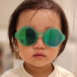 Han Ji-hye Instagram - 신발에 모레 들어갔다고 혼자 빼려다 더 묻히는 슬이 ㅋ 외하삐와, 아빠랑 커플룩, 새장화, 썬글라스 슬이. 잘있어요🤗